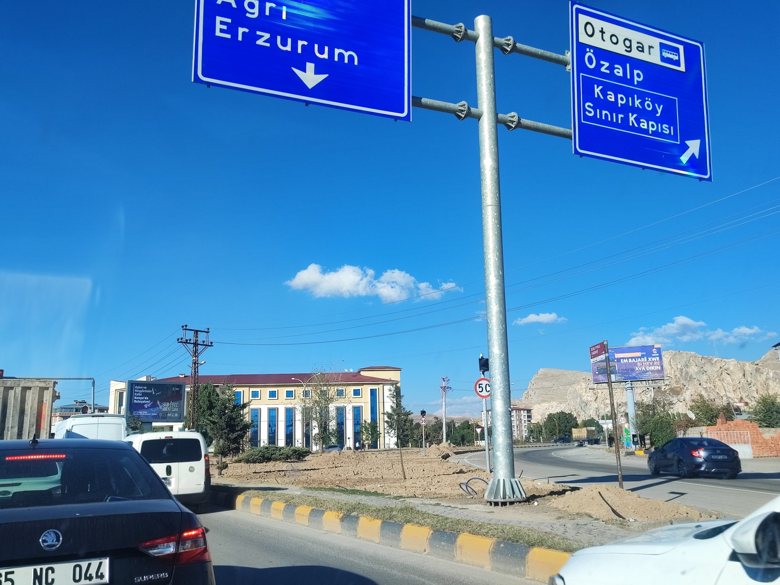 Van Otogar Kavşağı Peyzaj Çalışmaları Kilitlendi!