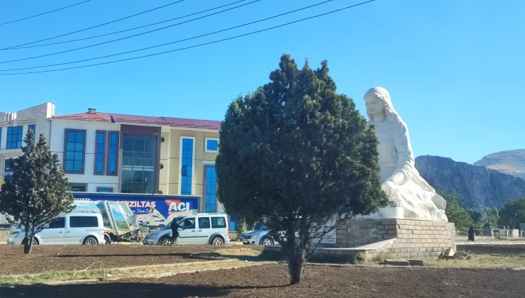 Van,Otogar kavşağında başlatılan peyzaj çalışmasında son rötuşlar tamamlandı.