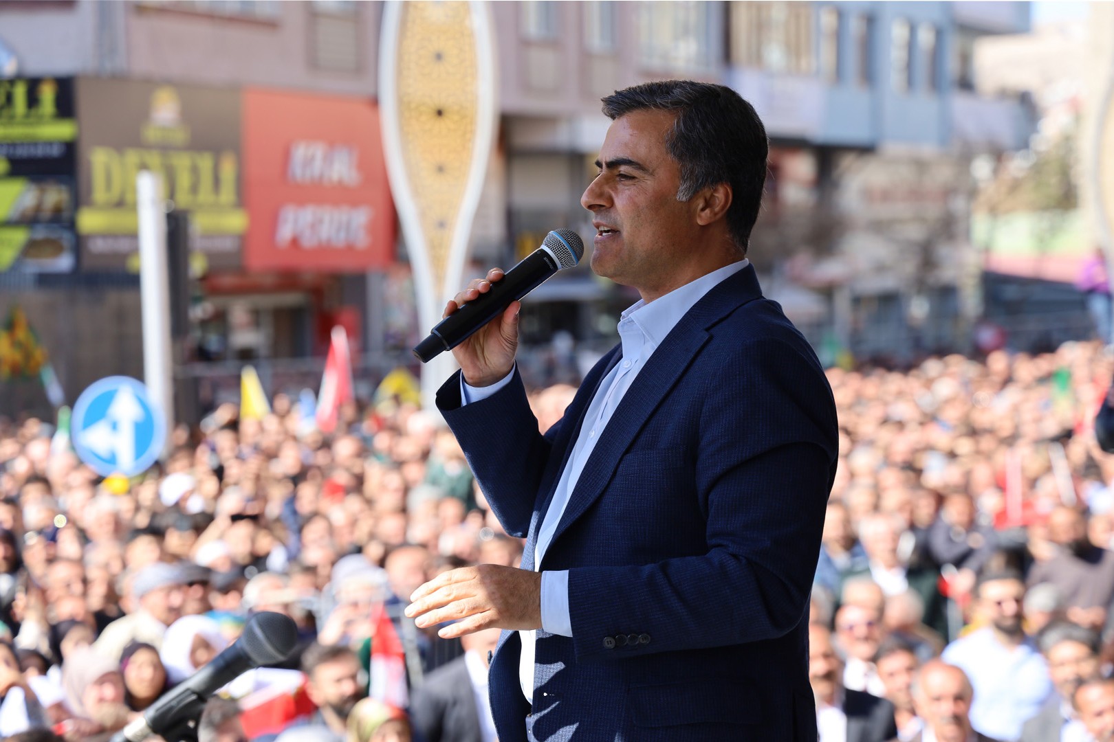 Abdullah Zeydan’dan Kayyım Kararına Sert Tepki: “Halkın İradesi Gasp Edilemez!”