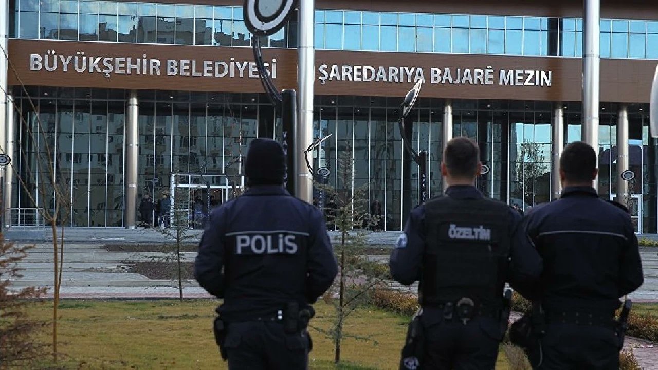 Van Büyükşehir Belediyesine Baskın: 22 Kişi Hakkında Karar! Gazeteciler Serbest, 20 Kişi Tutuklu
