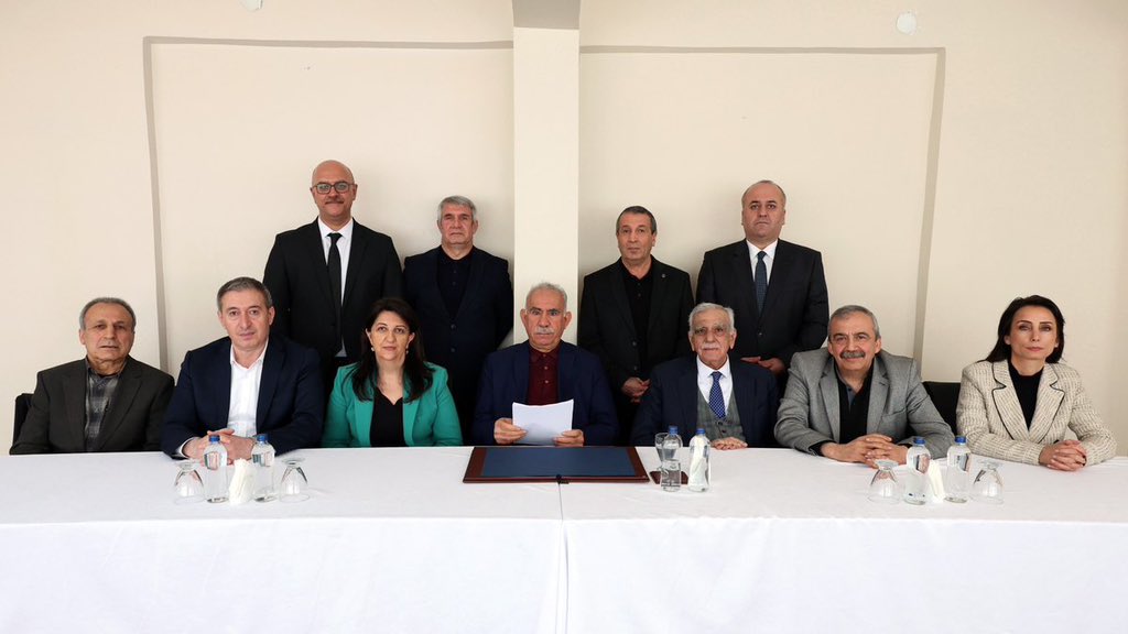 Öcalan’dan Silah Bırakma Çağrısı: “PKK Feshedilmeli”