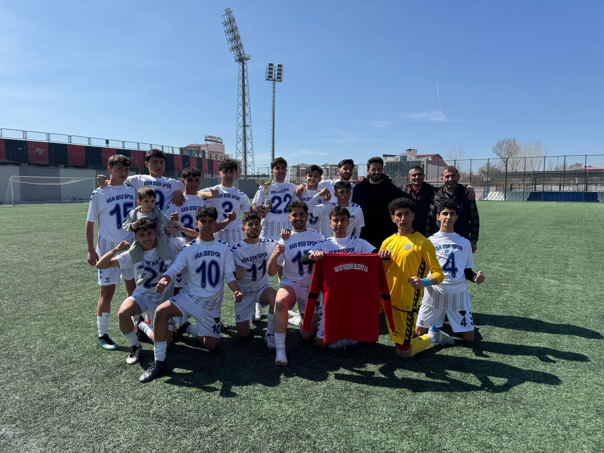 Van Büyükşehir Belediyespor U-18 Futbol Takımı İl Şampiyonu Oldu