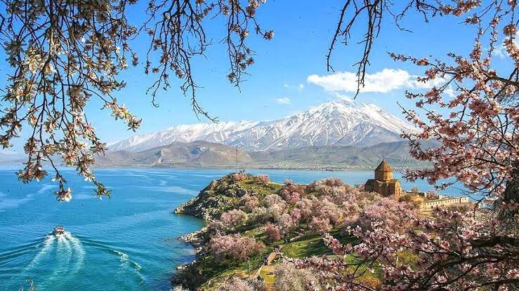 Akdamar Adası’nda Bahar Coşkusu: 3. Badem Çiçeği Festivali’nin Tarihi Netleşti!