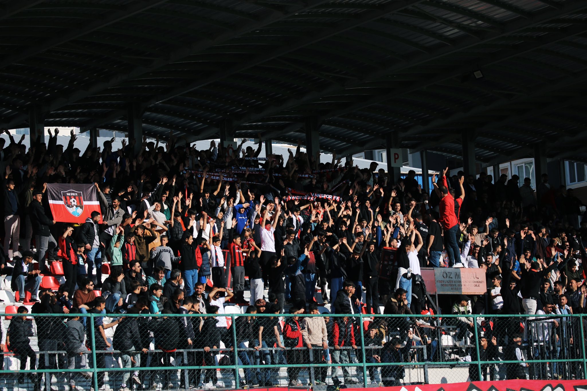 Gölkentiler Taraftar Grubu’ndan Vanspor Yönetimine Sert Tepki: “Ya Layıkıyla Yönetin Ya da Bırakın!”