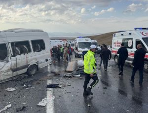 Van-Hakkari Karayolu’nda Feci Trafik Kazası: 7 Kişi Hayatını Kaybetti, 12 Yaralı