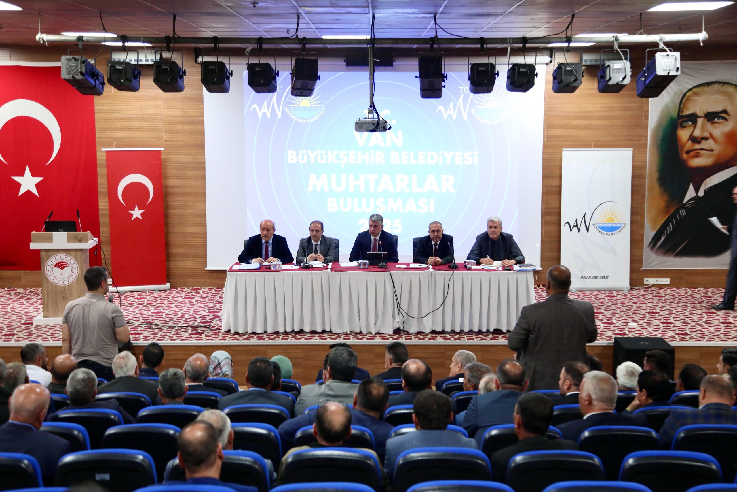 Van Büyükşehir Belediyesi’nin Mahalle Muhtarları Toplantısı Tuşba İlçesinde Gerçekleştirildi