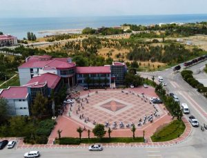 Van YYÜ’de Müzik Ziyafeti: Türk Müziği Devlet Konservatuvarı’ndan Çok Sesli Koro Konseri