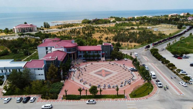 Van YYÜ’de Müzik Ziyafeti: Türk Müziği Devlet Konservatuvarı’ndan Çok Sesli Koro Konseri