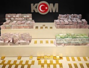 Van Ferit Melen Havalimanı’nda 66 Kilo Altın ve Milyonlarca Lira Ele Geçirildi