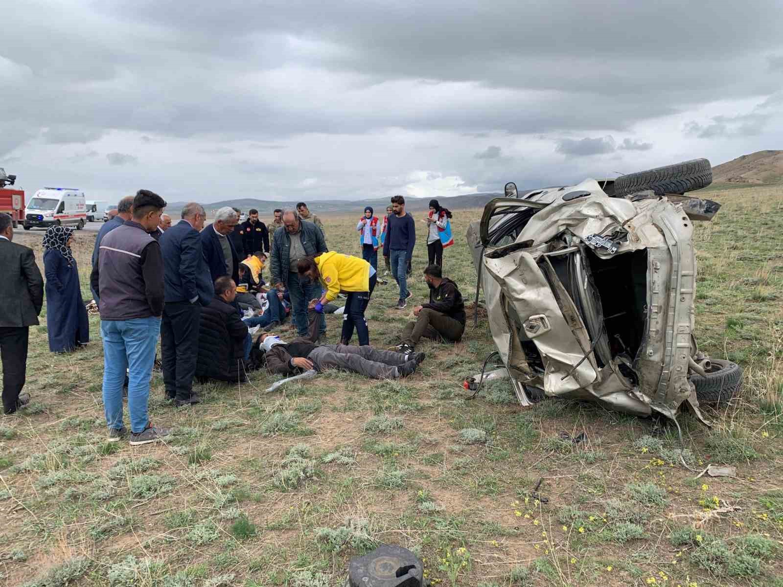 Van Özalp’te Takla Atan Otomobil Kazasında 1 Kişi Hayatını Kaybetti, 4 Yaralı