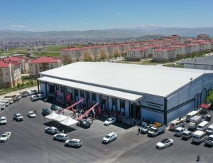 Van Büyükşehir Belediyesi Kalecik Kapalı Semt Pazarı Hizmete Açıldı