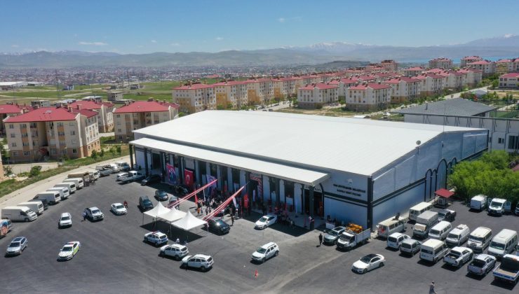 Van Büyükşehir Belediyesi Kalecik Kapalı Semt Pazarı Hizmete Açıldı