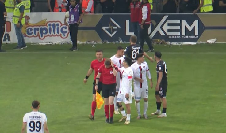 Vanspor-Elazığspor Maçı Yarıda Kaldı: TFF Kararı Bekleniyor