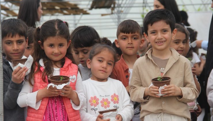 Minik Öğrenciler Van Büyükşehir Belediyesi Seralarında Doğayla Buluştu