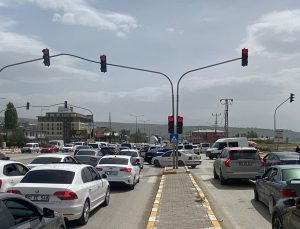 Van-Edremit Yolunda Trafik Çilesi! Çevre Yolu Bağlantısı İçin Yol Kapandı