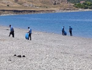 Tuşba Sahilleri Yaz Sezonuna Hazır: Van Gölü Kıyısında Temizlik Seferberliği