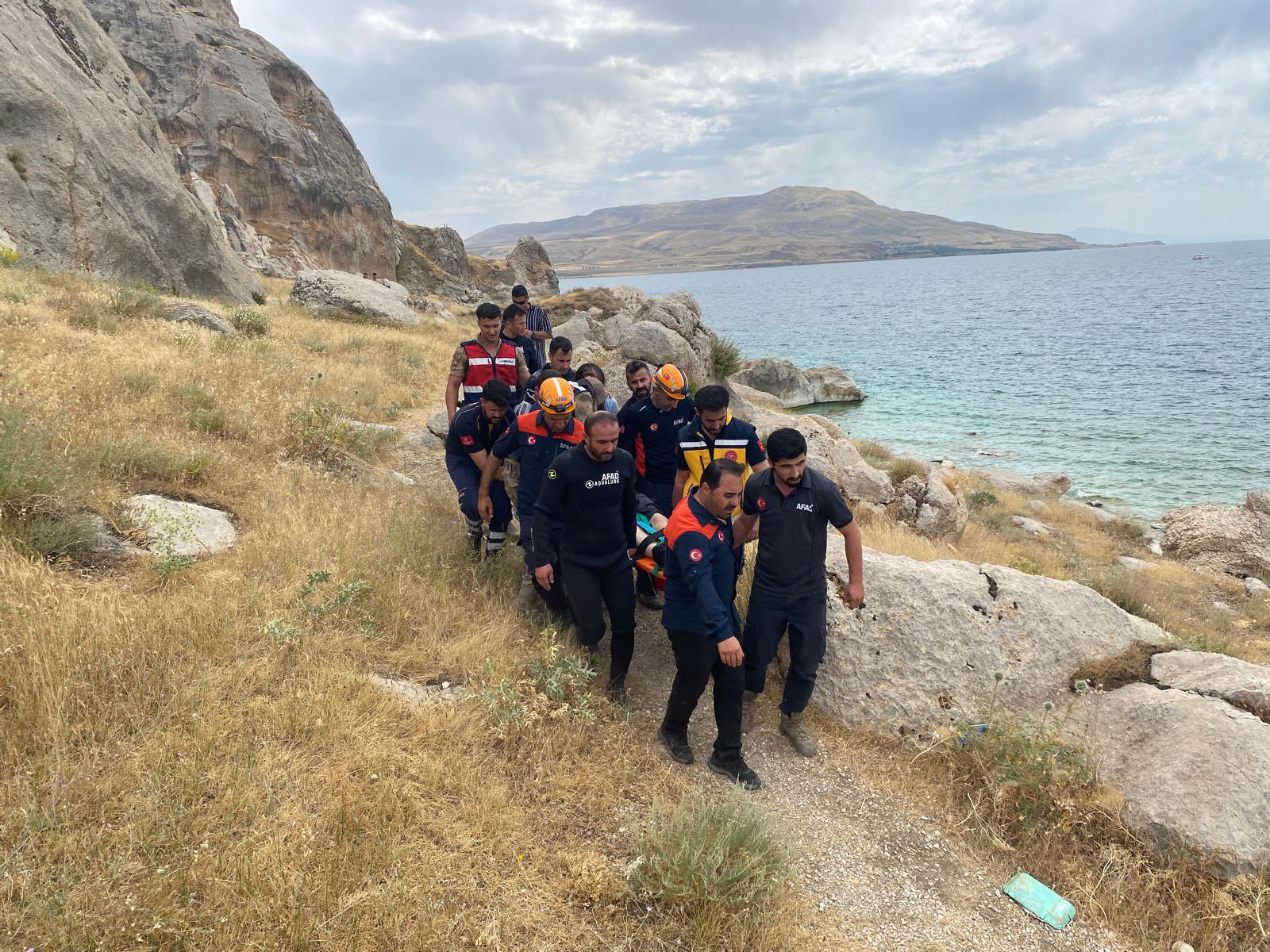 Van Gölü’nde Yürek Yakan Olay: 15 Yaşındaki Çocuk Boğularak Hayatını Kaybetti
