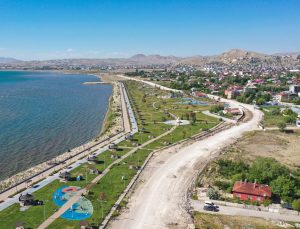 Van Gölü Sahil Yolu’nun 2. Etabında Çalışmalar Tüm Hızıyla Sürüyor