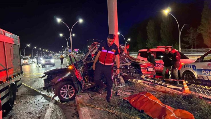 Van’da Feci Kaza: Otomobil Direğe Çarptı, 1 Kişi Hayatını Kaybetti