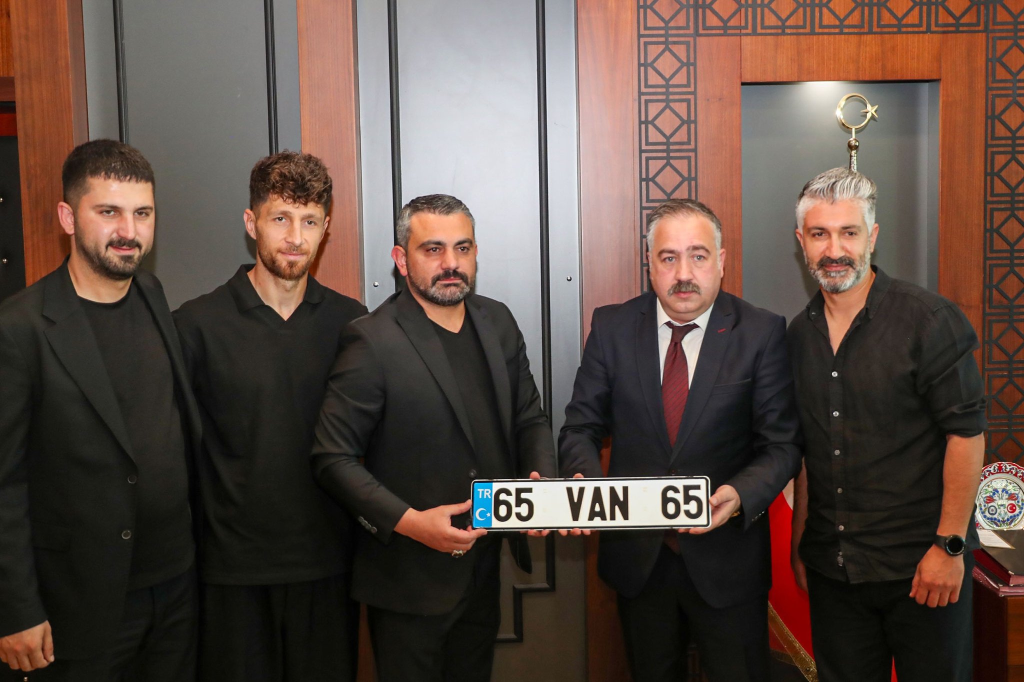 Vanlı İş İnsanından Rekor Teklif: “65 VAN 65” Plakası 35 Milyon TL’ye Satılıyor