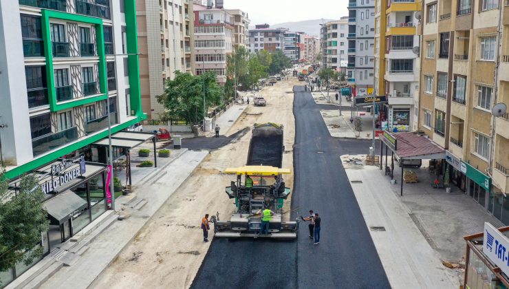ESKİ CEZAEVİ CADDESİ’NDE ASFALT SERİMİNE BAŞLANDI 