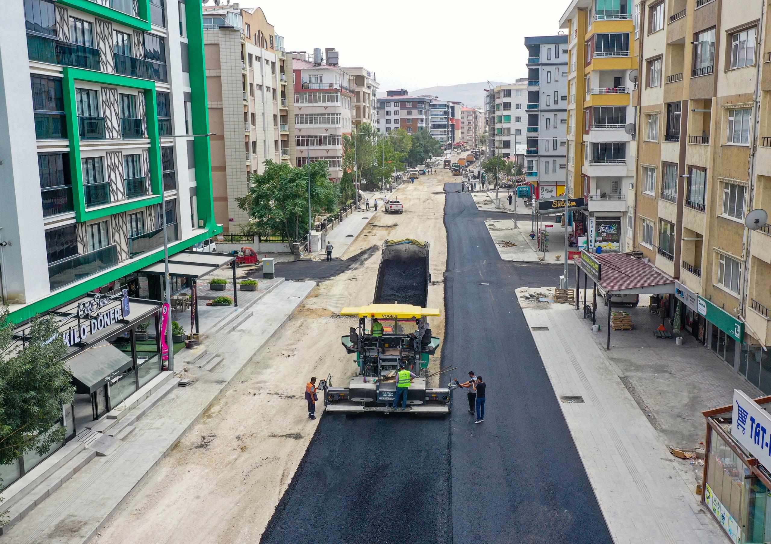 ESKİ CEZAEVİ CADDESİ’NDE ASFALT SERİMİNE BAŞLANDI