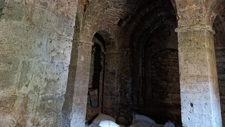 Tarihi Manastır Samanlığa Dönüştü! Van’ın Kültürel Mirası Kaderine Terk Edildi