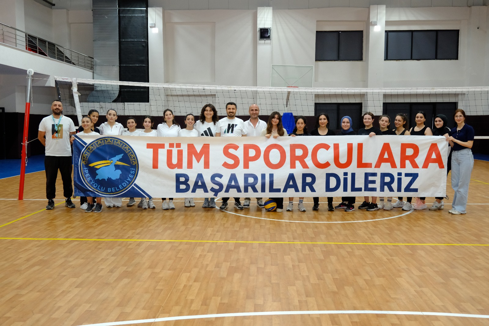 İpekyolu Belediyesi Kadın Voleybol Turnuvası Başladı