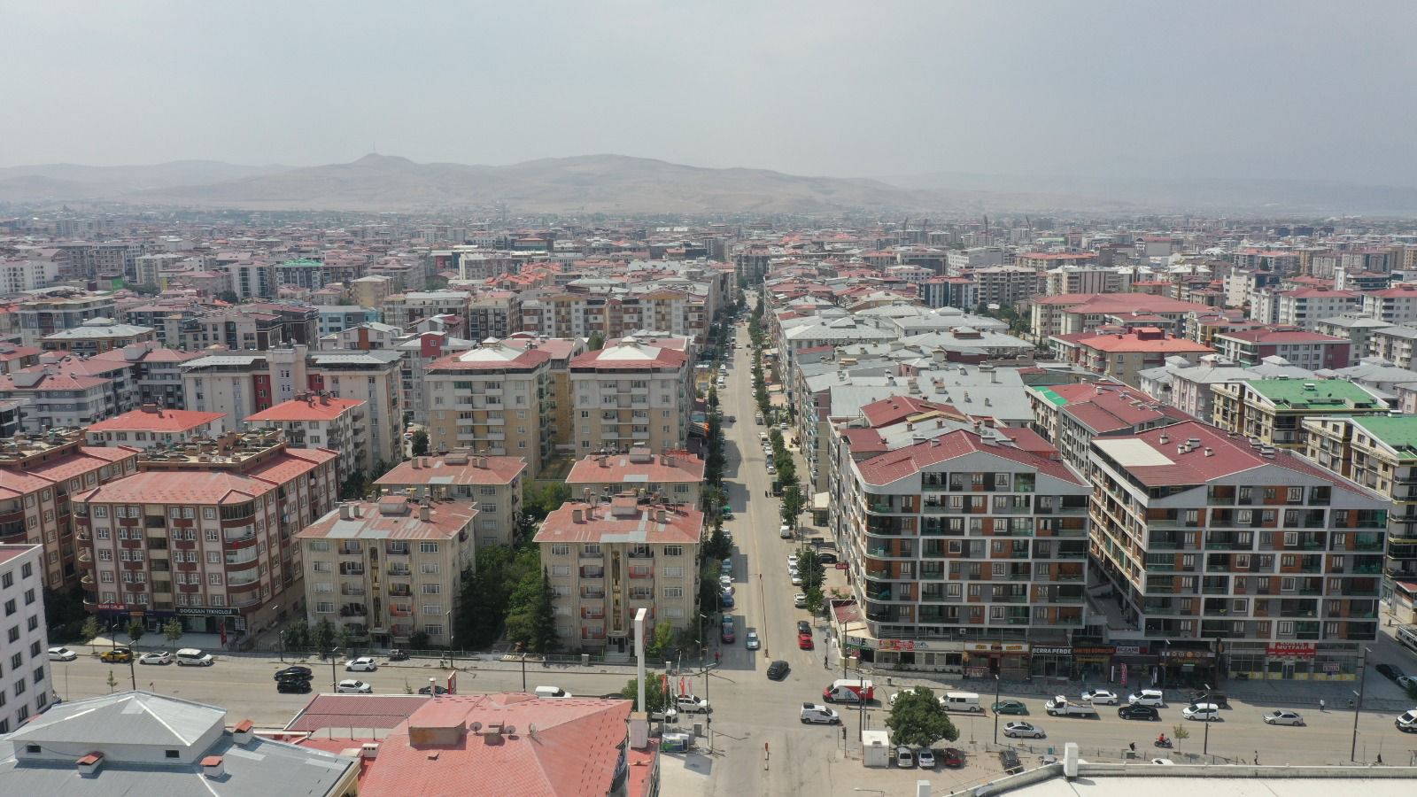 Van’da Suvaroğlu Caddesi Baştan Sona Yenileniyor! 40 Gün Trafiğe Kapatılacak