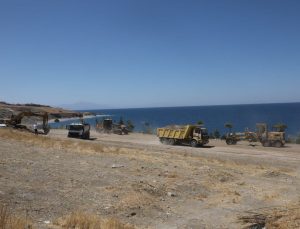Tuşba Belediyesi Mollakasım Sahiline Yeni Kamelyalar ve Dinlenme Alanları Yapıyor