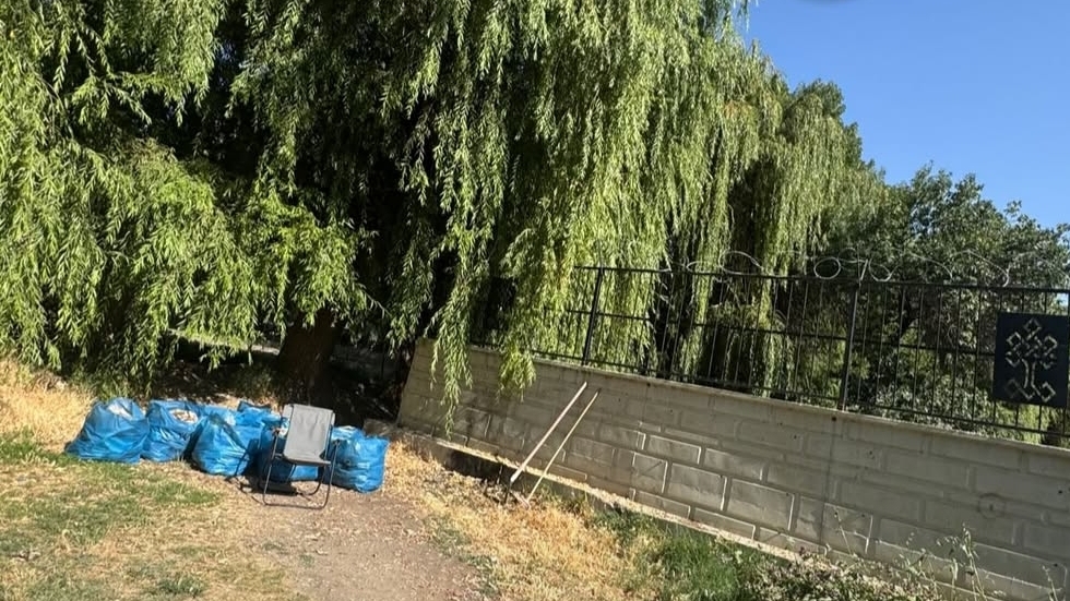 Van’da Vatandaşlar Tarihi Horhor Çeşmesi Yolunu Kendi İmkânlarıyla Temizledi