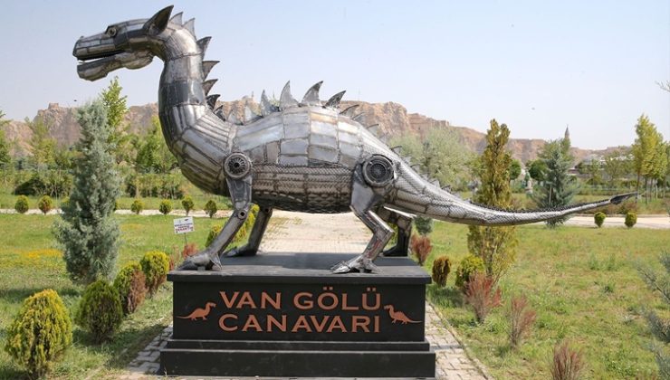 600 Kilo Hurdadan Sanata: Van Gölü Canavarı Heykeli 350 Bin TL’ye Satıldı