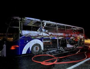 Van’da Seyir Halindeki Yolcu Otobüsü Alev Aldı