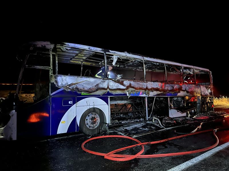 Van’da Seyir Halindeki Yolcu Otobüsü Alev Aldı