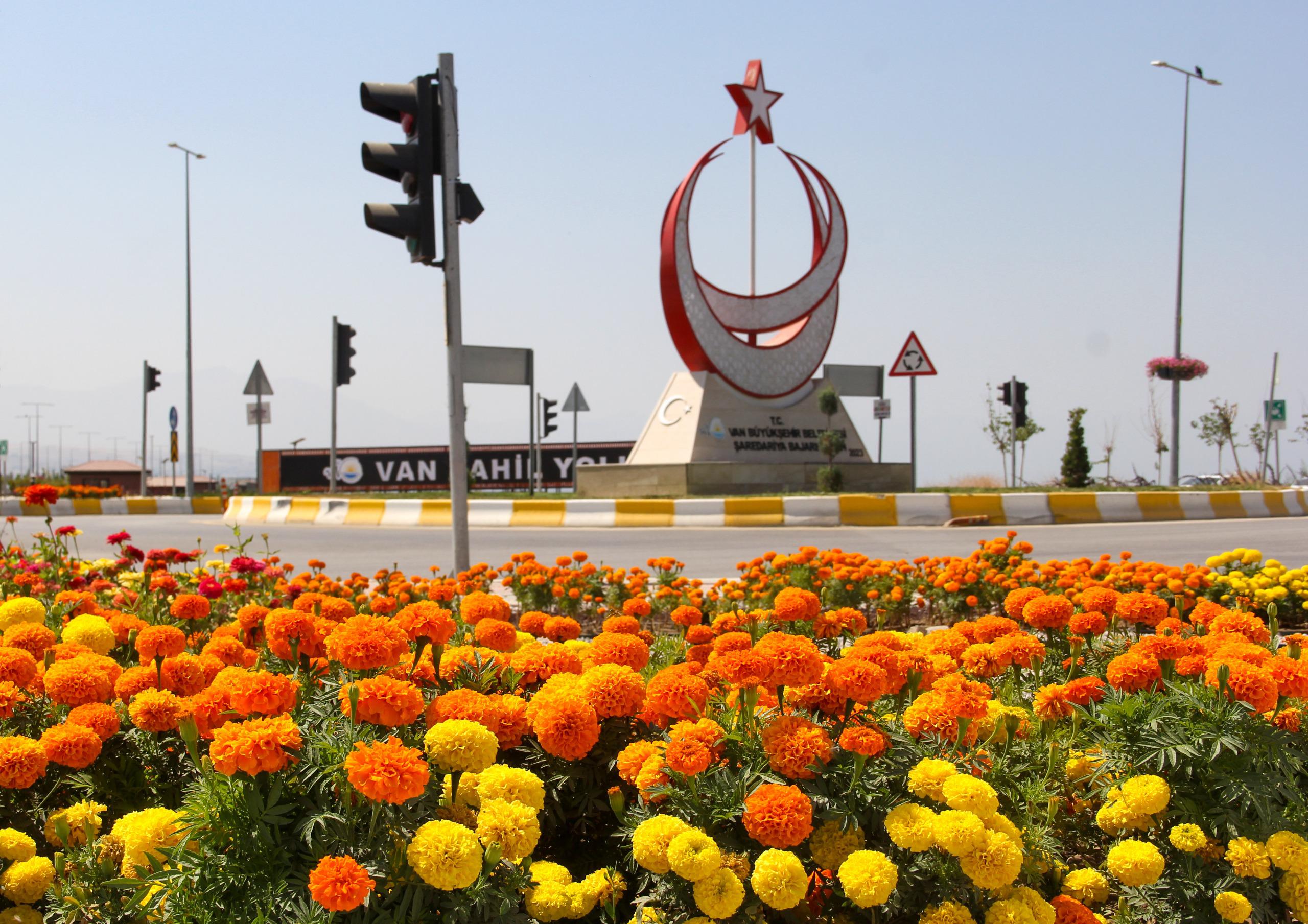 Van Sahil Yolu’nda Kapsamlı Peyzaj Çalışmaları Başlatıldı