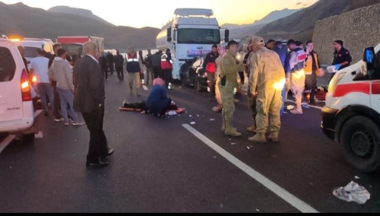Hakkâri-Van Karayolunda Feci Kaza: 2 Ölü, 5 Yaralı