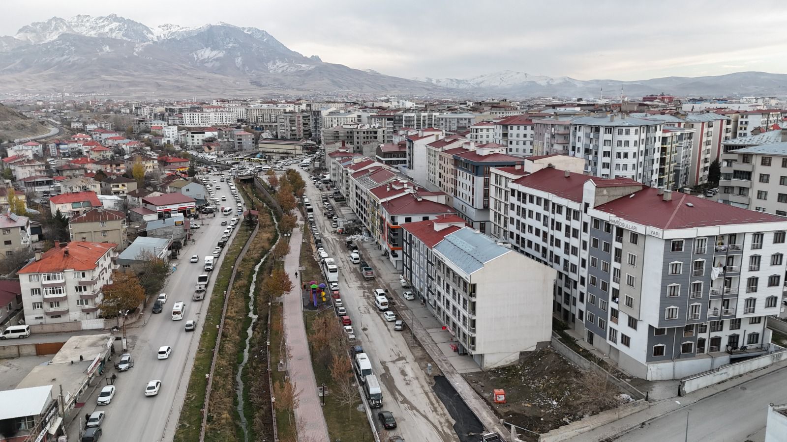 VAN’DA TRAFİK SİL BAŞTAN: YOĞUN NOKTALAR TEK YÖN OLUYOR