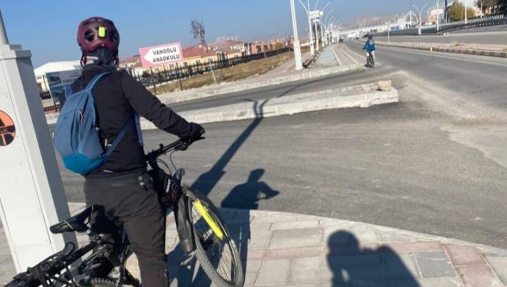 Van’da Bisiklet Yolu Kaldırıma Dönüştürüldü: Sürücüler Tepkili