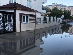 Van Halilağa Mahallesi’nde Yol Çökmesi Mağduriyeti: Site Sakinleri Çözüm Bekliyor