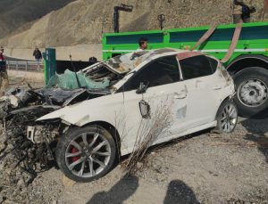 Van’da 3 Gence Mezar Olan Otomobil Zernek Barajı’ndan Çıkarıldı