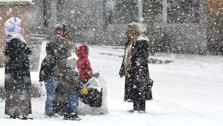 Çatak’ta Okullar Tatil Edildi: Van’da Eğitime Kar Engeli