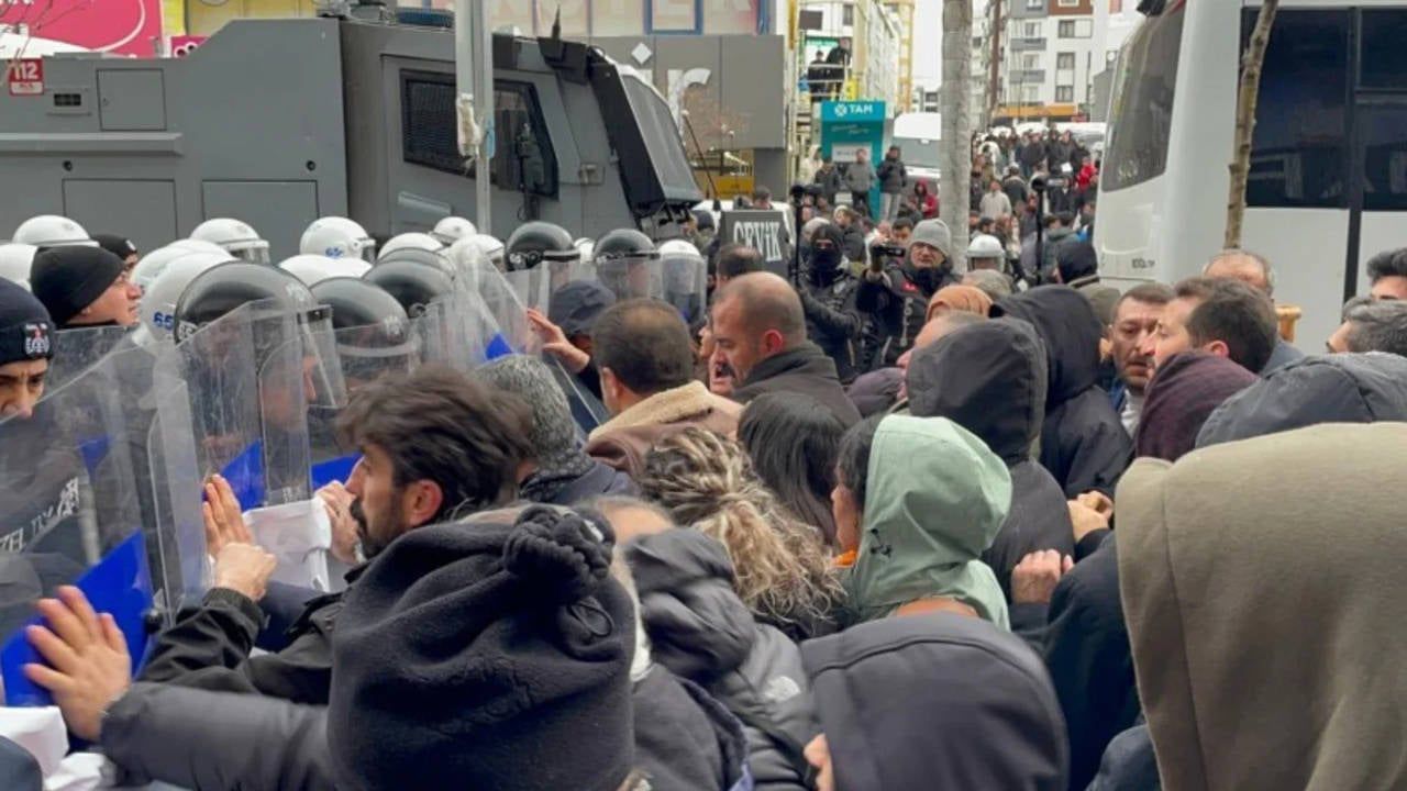 SON DAKİKA | VAN’DA GÖZALTINA ALINAN 53 KİŞİ SERBEST BIRAKILDI