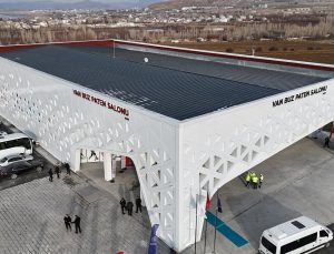 Van’da Buz Pateni Pisti Açıldı, Kayıtlar Başladı