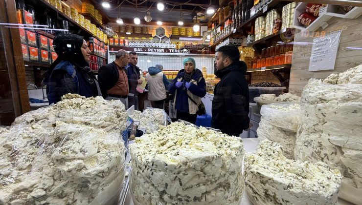 Van Büyükşehir Belediyesi Zabıtasından Peynirciler Çarşısı’nda Sıkı Gıda Denetimi