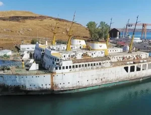 Van Gölü Yüzen Otel Projesi Tartışmaları Büyüyor: 30 Milyon TL Harcandı, Sonuç Belirsiz