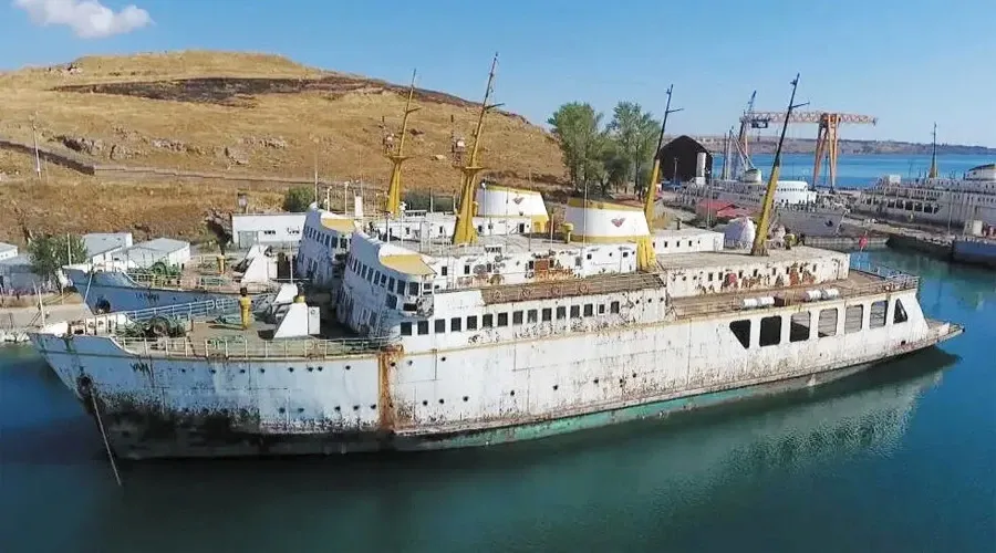 Van Gölü Yüzen Otel Projesi Tartışmaları Büyüyor: 30 Milyon TL Harcandı, Sonuç Belirsiz