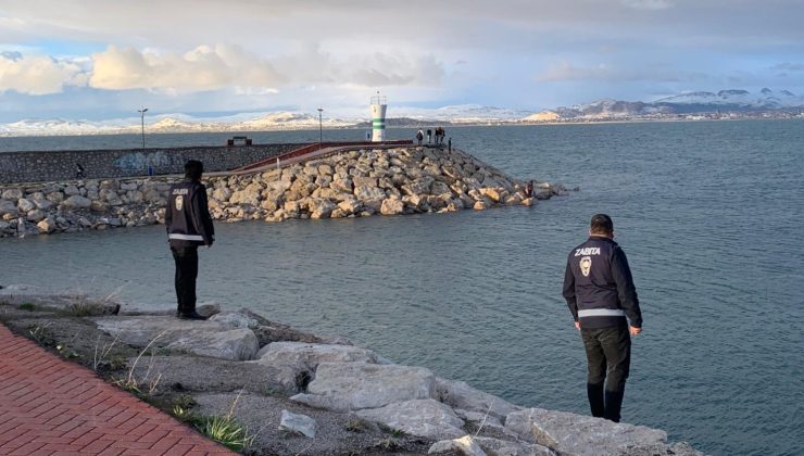 Van Gölü Edremit Sahilinde Arama Seferberliği: Göle Atladığı İddia Edilen Şahıs Aranıyor