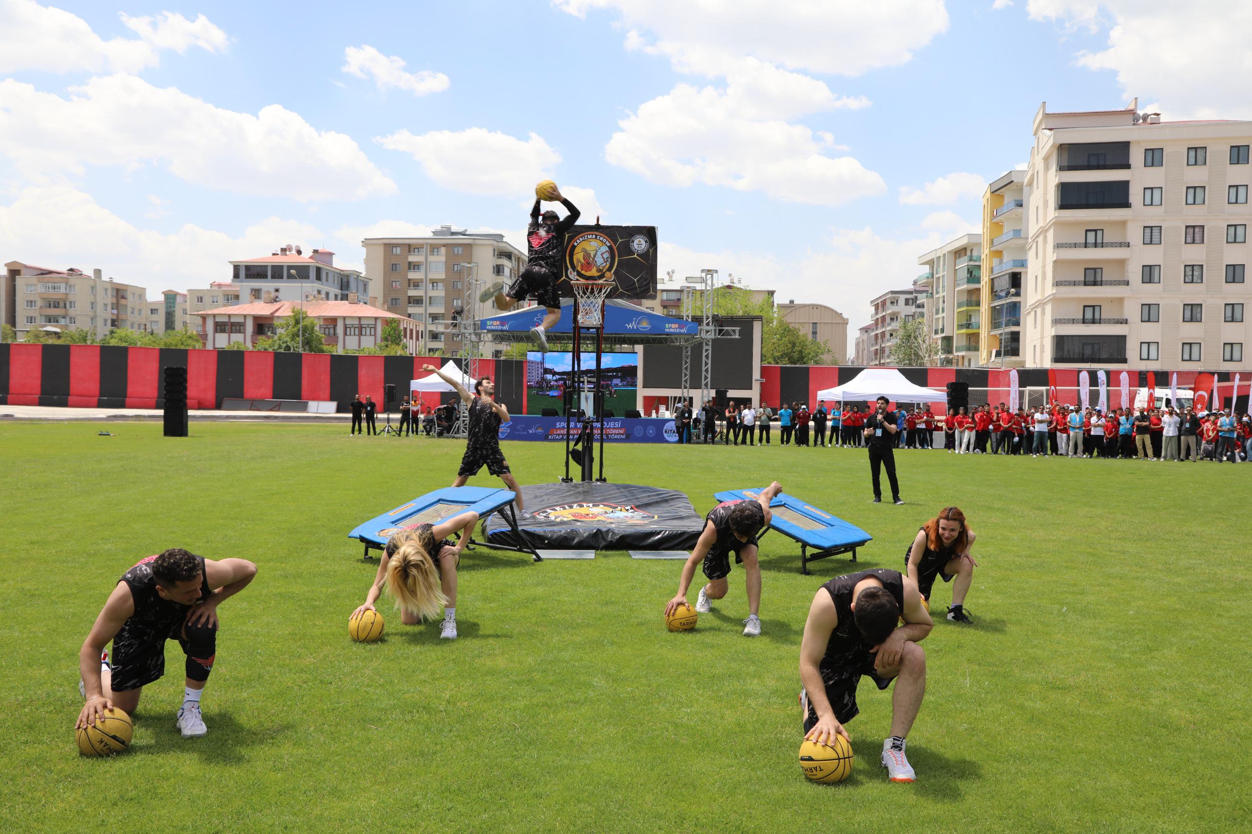 VAN’DA KİTAP OKUYAN ÖĞRENCİLERE BİSİKLET ÖDÜLÜ! SPORVAN YAZ OKULLARI RESMEN BAŞLADI